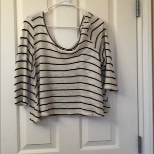 Mid sleeve tee shirt